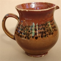 Antik brunglaseret keramik kande.